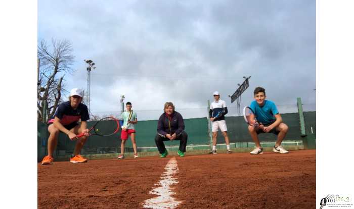 El LTCE reinició clases de tenis en su Escuelita “Guillermo Vilas”
