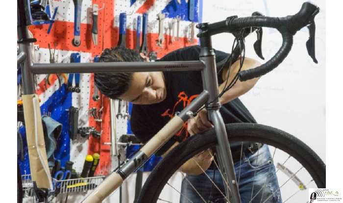 La policia en Esperanza inspeccionó talleres de bicicletas para establecer propiedad y procedencia de los rodados