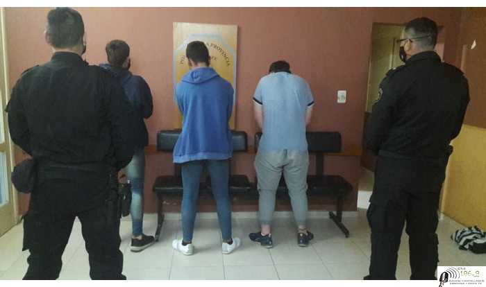 Policial : Sujetos sospechosos trasladados a sede policial