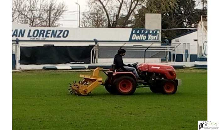 En canchas del Club San Lorenzo de Esperanza se sigue trabajando en el cesped ( ver10 fotos)
