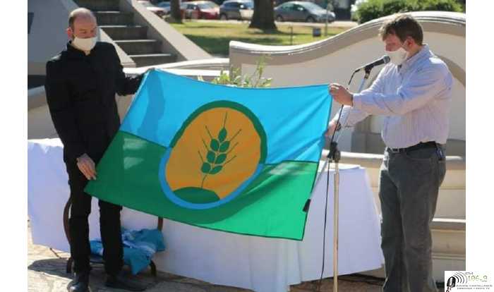 Vecinal Oeste donó al Samco de Esperanza $ 10.000 que obtuvieron de el premio mi bandera tu bandera