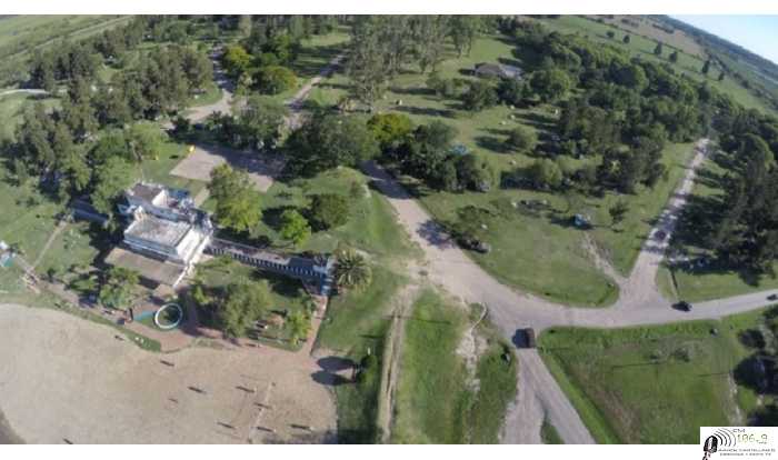 El camping municipal, en cumplimiento con las leyes vigentes por pandemia, permanece cerrado al público.