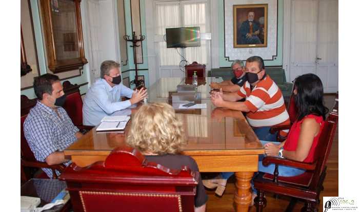 Ana Meiners recibió a la CD de UCOES a la hora 11 en el Municipio aqui nota que entregaron.