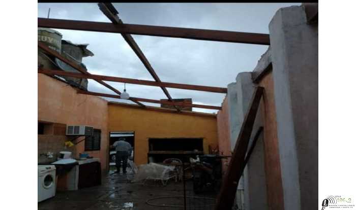Temporal en Bandera. y Selva  Voladura de techos, caída de postes y árboles (14 fotos)