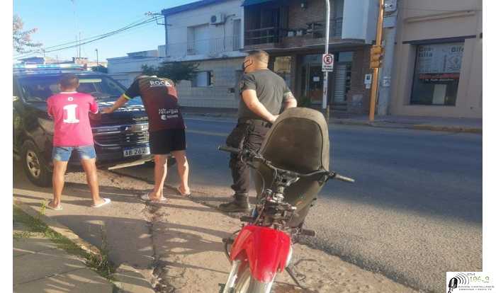 Policiales Un joven de 18 años de edad, domiciliado en esta ciudad, fue aprehendido por circular con un arma blanca.
