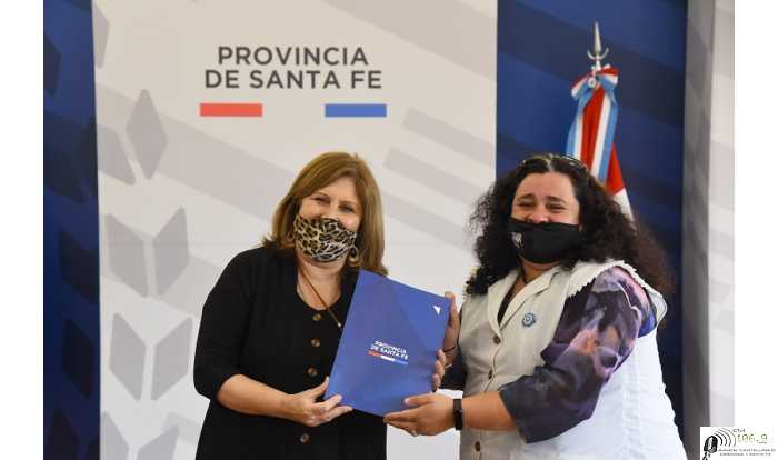 La ministra, Adriana Cantero, hizo entrega de subsidios por más de $12.000.000 para escuelas