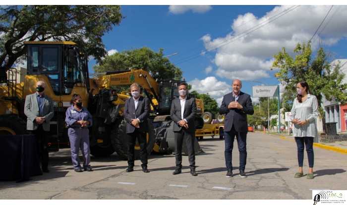 Perotti y Cabandié entregaron equipamiento para la gestión de residuos sólidos urbanos en San Jorge y la región.