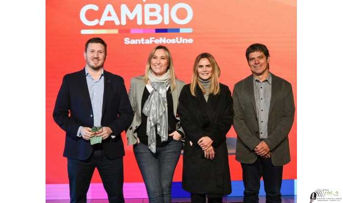 JUNTOS POR EL CAMBIO - GUILLERMO BONVIN Y ANALÍA PALMIOLI ESTUVIERON PRESENTES EN LA PRESENTACIÓN DE LAS LISTAS DE SENADORES Y DIPUTADOS NACIONALES POR SANTA FE 