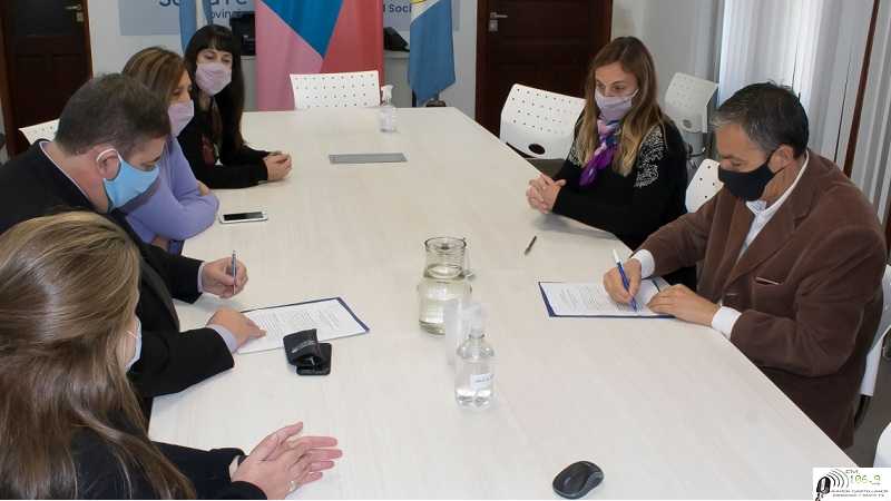 La Provincia acordo con la UNL acciones conjuntas para promover la formación e incerción laboral  