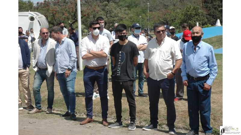 Municipalidad invito a entidades ,deportistas,periodistas deportivos a la plantación de árboles autóctonos en 