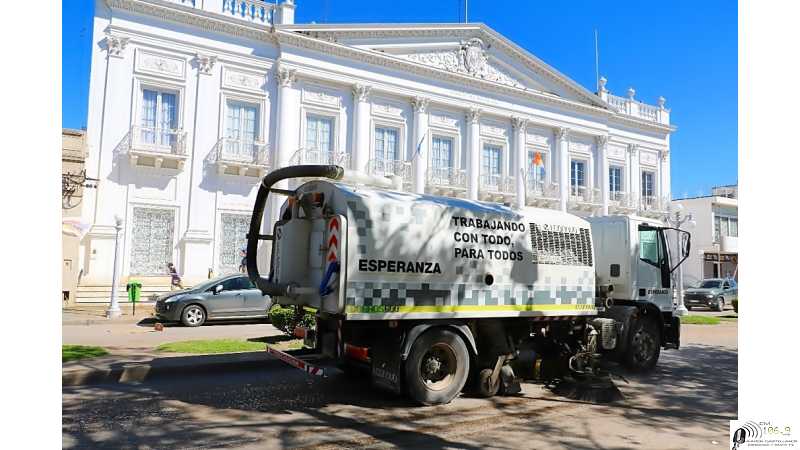  Lunes 15 de noviembre es feriado administrativo en todo el territorio de la Provincia, con motivo de la conmemoración de la fundación de la ciudad de Santa Fe. 