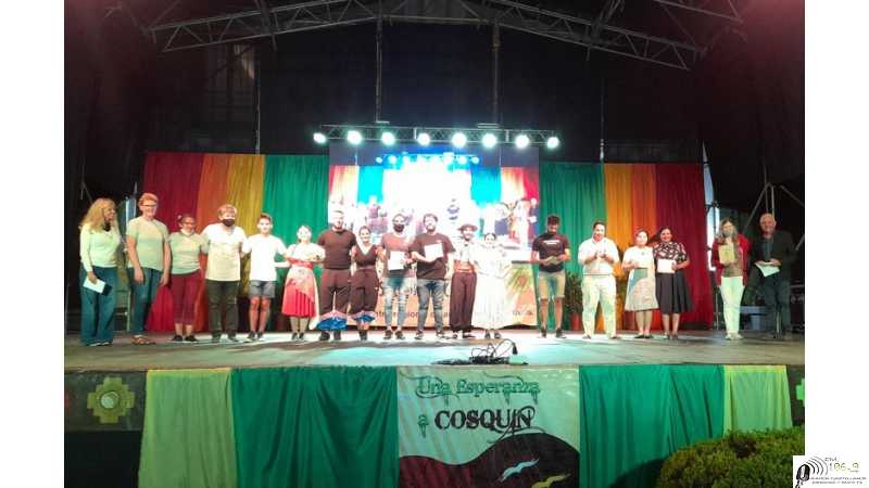 Continúo anoche el Pre Cosquin en plaza San Martín de Esperanza ( ver 151 fotografias)