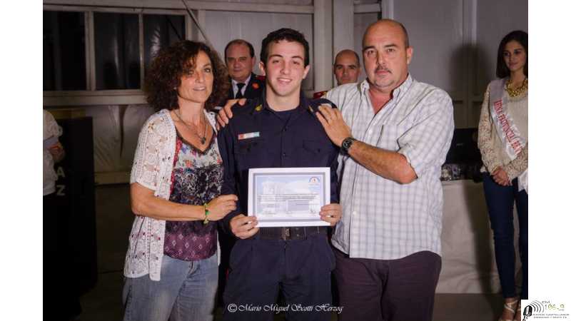  Asociación Bomberos Voluntarios de Esperanza.saluda al cabo bombero Juan Pedro Tolisso hoy se recibió de medico