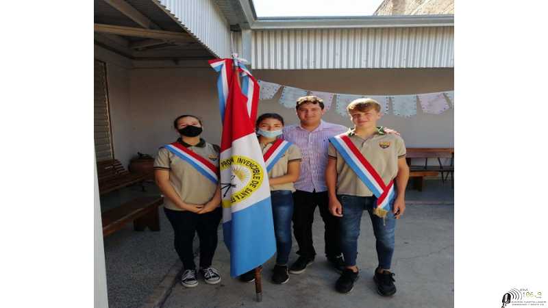 Escuela Nº 2027 José Manuel Estrada abanderados y escoltas (Ver 15 fotos)