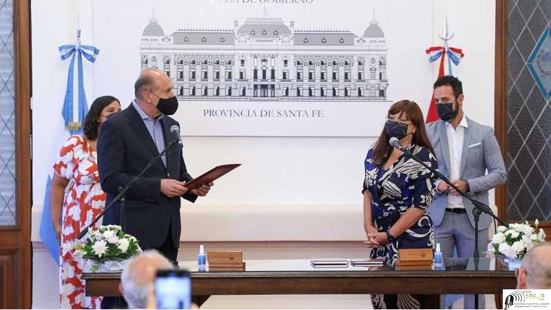 PEROTTI tomo juramento a las flamantes ministras de Gobierno Celia Arena y de Genero Florencia Marinaro 