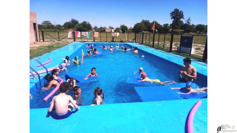 Gran actividad en el nuevo natatorio de Empalme San Carlos