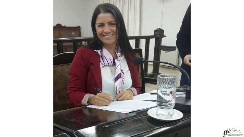 8 DE MARZO DIA INTERNACIONAL DE LA MUJER Saluda Andrea Martinez y las mujeres que la acompañan