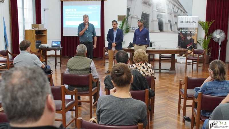 La secretaria de Comercio Exterior de la Provincia presentó a Pymes de la ciudad