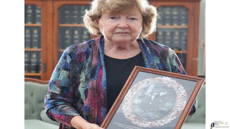 Ana Meiners destaca una fotografia, Dr. Daniel Alonso Criado,que  trabajó tanto por nuestro querido SAMCo