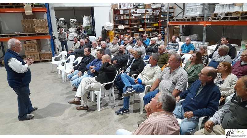 Reunión informativa de Unión Solidaria en Franck con productores asociados