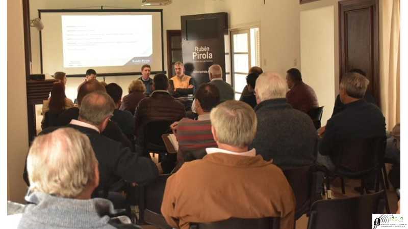 Reunidos con Intendentes y Presidentes Comunales Ruben Pirola.  en la Casa del Senado en Esperanza (VER 17 FOTOS)