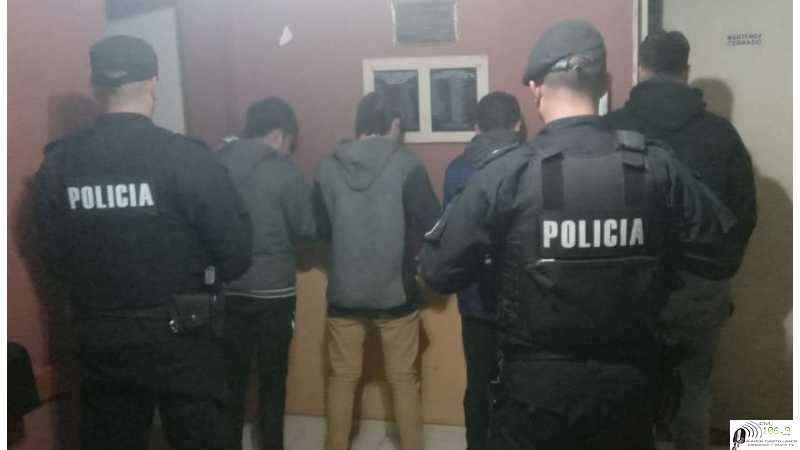 Policiales 4 jovenes sorprendidos dentro de un domicilio  “Esperanza”