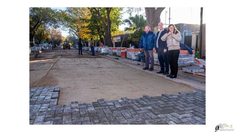 Ver video de obra del pavimento articulado en calle Belgrano con un 90 % de adelanto en la obra
