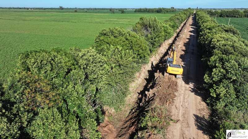 La Provincia mejora los drenajes hídricos con obras en el Canal Sur de Esperanza