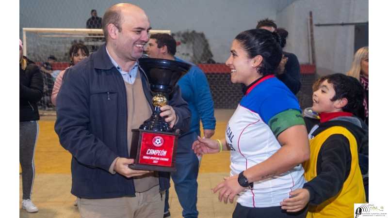 Un reconocimiento a la perseverancia y esfuerzo en equipo entregamos los premios en la Final del Torneo de Futsal Las Colonias