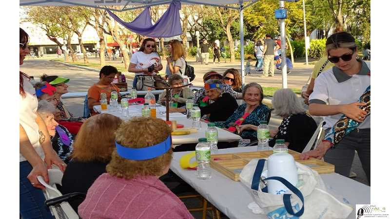 Mite organizó en la plaza el dia del adulto mayor (ver 36 fotos)