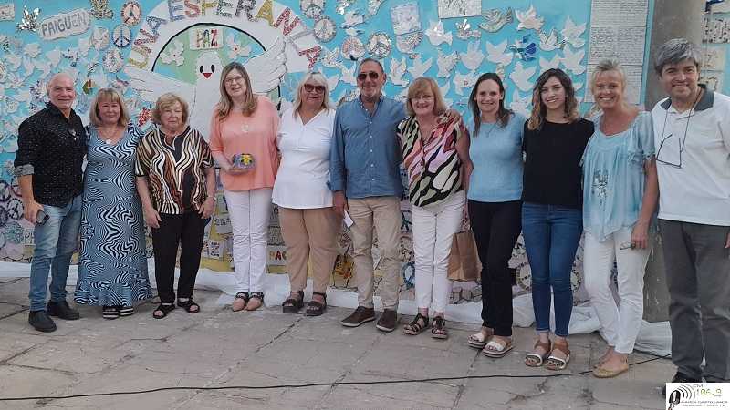Coro del Mite y las autoridades en la inauguración del mural urbano 