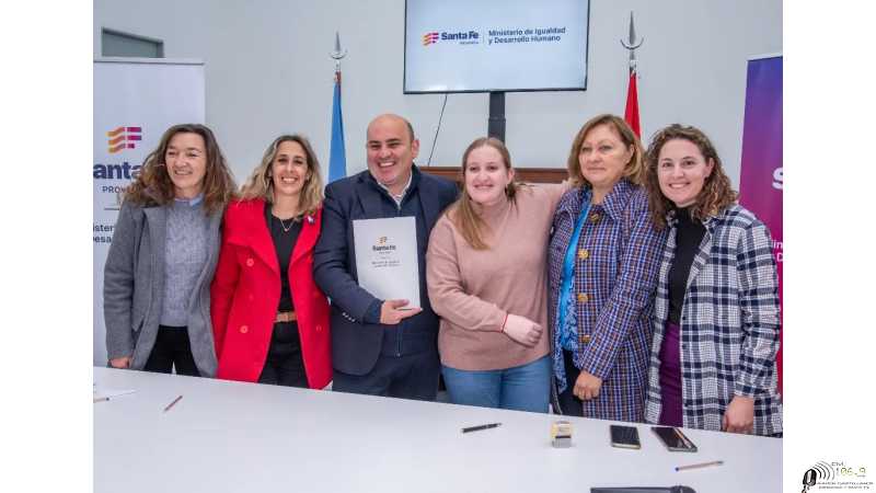 Municipalidad informa:Ayer firmamos convenios con el ministerio de desarrollo social de Sta Fe