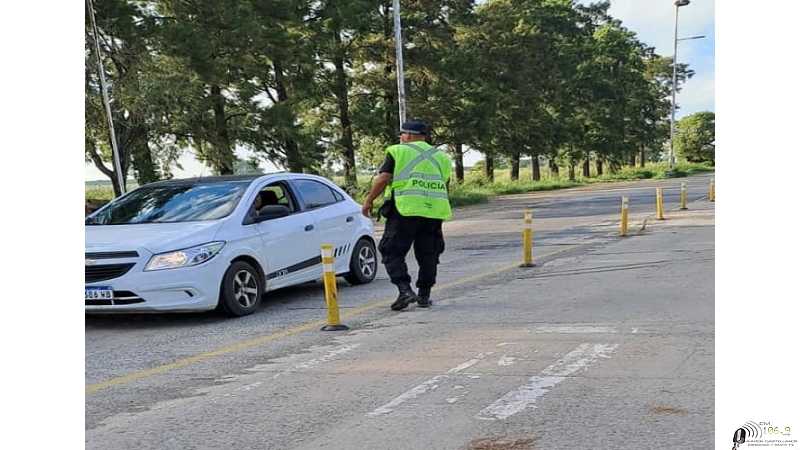 Agentes de Policía de Seguridad Vial (PSV) mantienen presencia activa en distintos puestos de control y prevención.