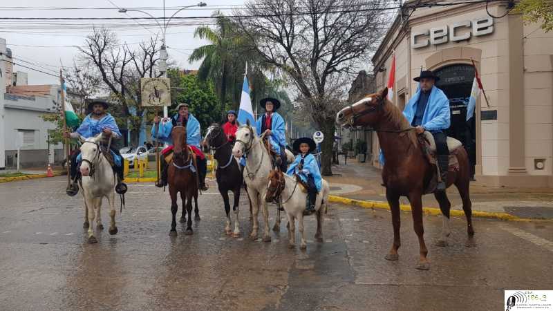 Lindo Domingo de Desfile gracias Agrupación Gaucha el Señuelo y los compañeros y Lili su Presidenta