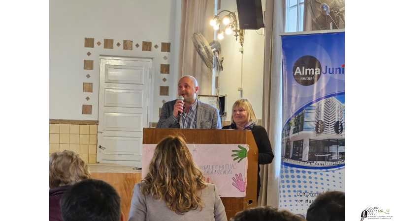 Mutualismo Escolar Entrega matricula a la primer Mutual Escolar de Esperanza