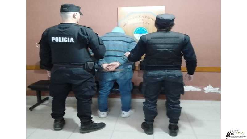 Policial :Trasladado por causar molestias en un comercio centrico de Esperanza