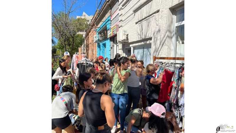 Romina Morandin realizó una feria americana para colaborar con nuestro Hospice La Piedad( ver 3 fotos mas)