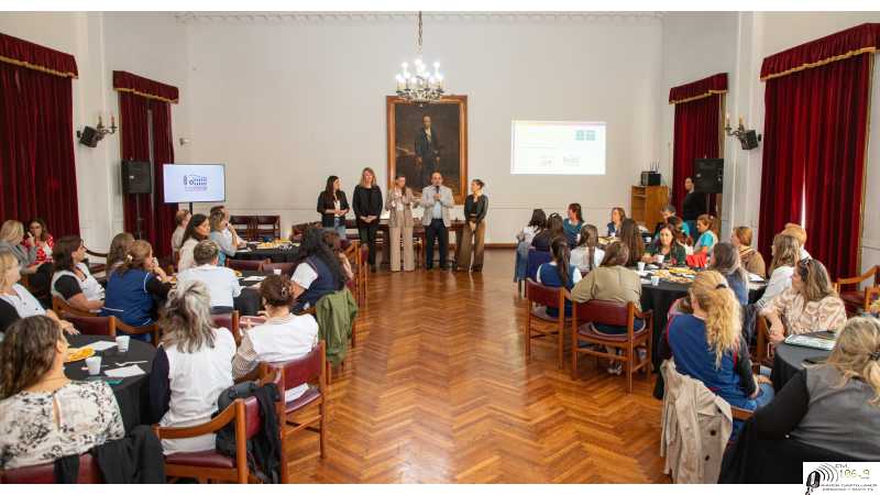 Acompañando la educación Hoy, en el Salón Blanco municipal, recibimos a directivos de instituciones educativas de la ciudad