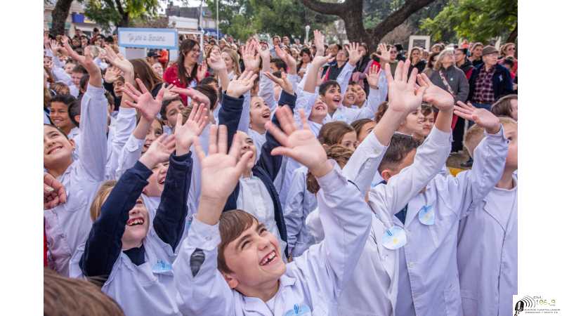 ¡Sí, prometo! alumnos de 4to año reafirmaron su amor por nuestra bandera junto a jardines de la ciudad.(VER 40 FOTOS)