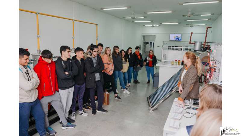 Más de 400 jóvenes del secundario conocieron de manera práctica la oferta educativa de Esperanza