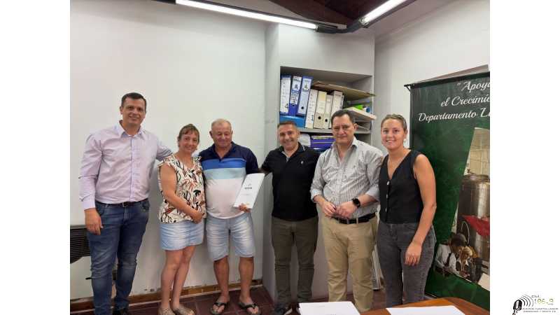 Jimena Senn Acompañamos a la Asociación para el Desarrollo del Departamento Las Colonias en la entrega de líneas de crédito