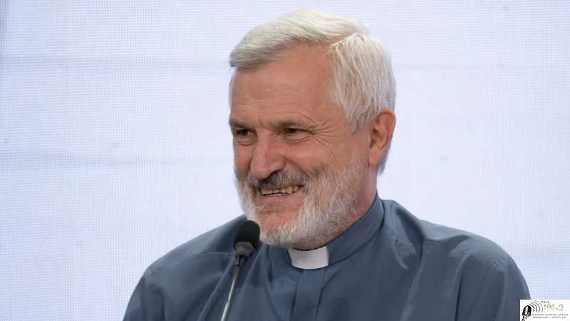 Padre Axel Un pastor con olor a oveja que ejerce su apostolado entre los más vulnerables.