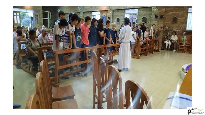 Hoy en la misa de capilla San Cayetano nos visito el grupo Comunión y Liberación. Terminada la misa se rezó el Vía Crucis