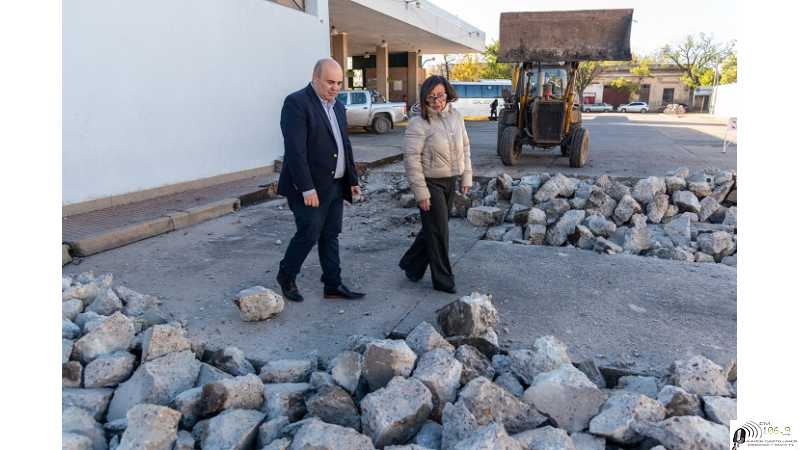 La municipalidad inició la obra de reparación del pavimento de la terminal de omnibus