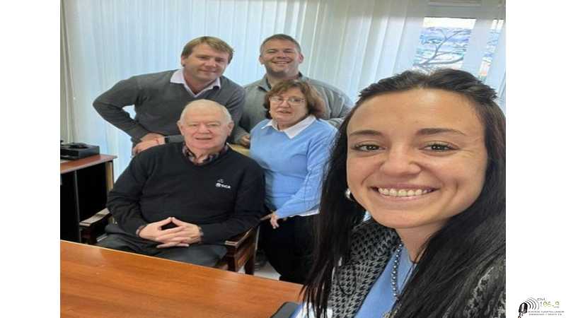 Premio entregado por la Asociación Argentina Eólica, por ser el día mundial del viento a Jorge Simonutti y flia