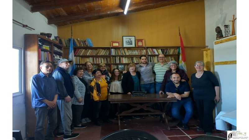 Mov.por las letras de Esperanza este sábado estuvieron en Punta Cayasta, la casa de Julio Migno, con escritores del taller que coordina la prof. Olga Migno