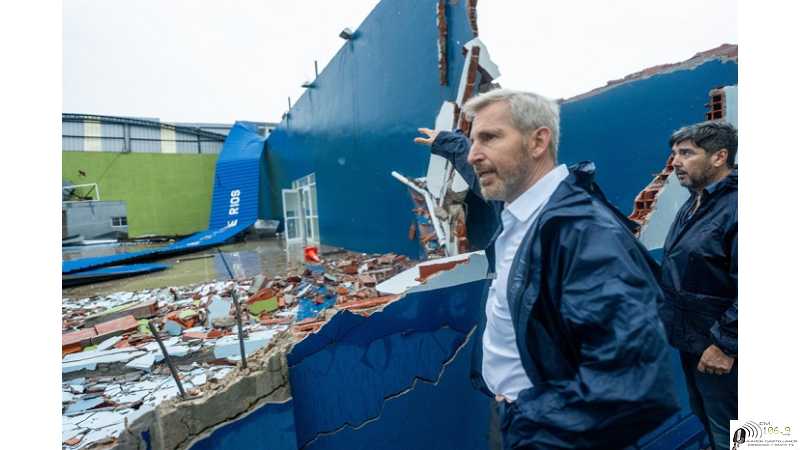 Este miércoles, entre las 5 y las 6, la ciudad de Villaguay, sufrió un fuerte temporal de viento y lluvia que causó más de 25 voladuras de techo y grandes daños materiales en diferentes puntos de la localidad