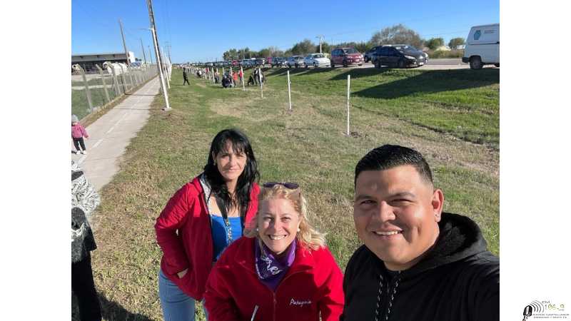Carolina Lisowyj compartimos en la plantación de árboles, a lo largo de la ruta N6 ( ver 10 fotos)