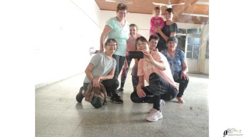 Violeta Barontini y sus alumnas en el taller de Gimnasia para Mujeres en nuestra querida vecinal oeste, sumate