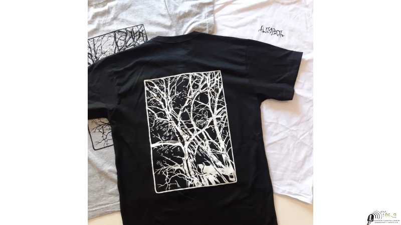 Emiliano Bonfanti puso a la venta remeras con sus dibujos caracteristicos ver aqui